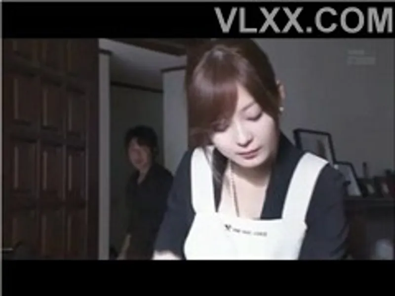 Chồng đi công tác, vợ ở nhà bị bạn tình của chị gái cưỡng hiếp