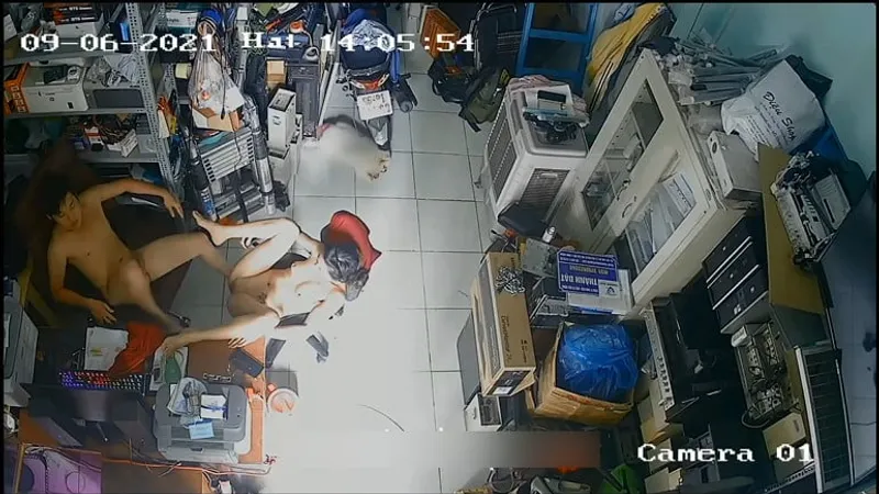Người vợ Gã chồng làm tình nhau trong của của quý máy tính